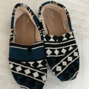 Winter fleece TOMS teal and black and white pattern